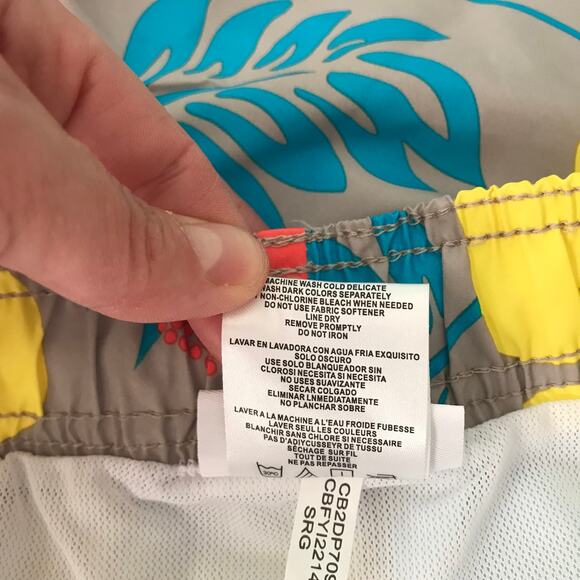 Calvin Klein Swim Shorts XL Pockets Trunks Board Lined UPF Quick Dry Wicking - Picture 13 of 15